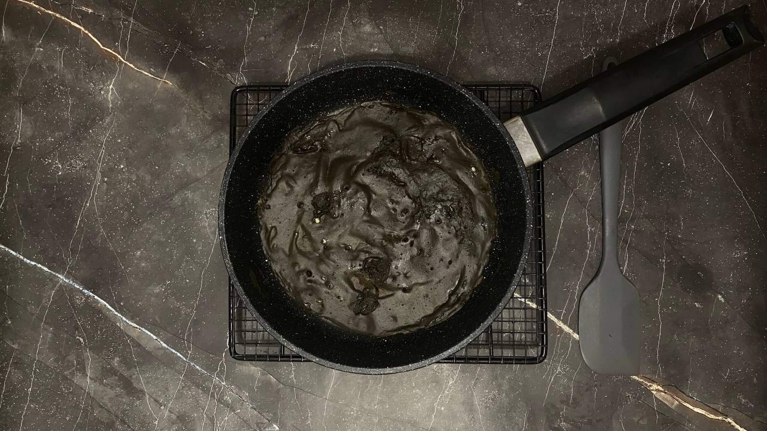 Шаг 9: Приготовьте первый корж