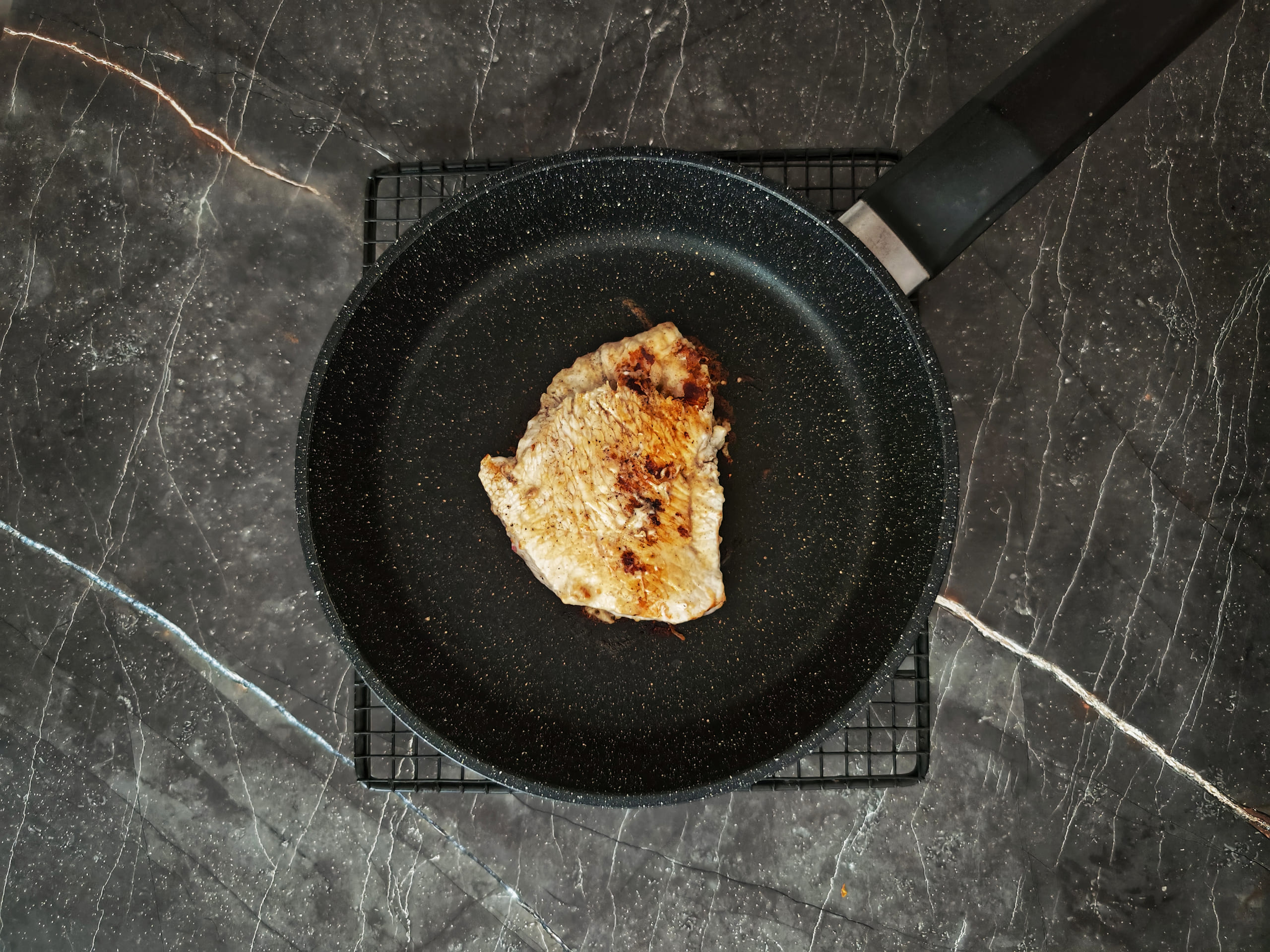 Шаг 4: Пожарьте стейк