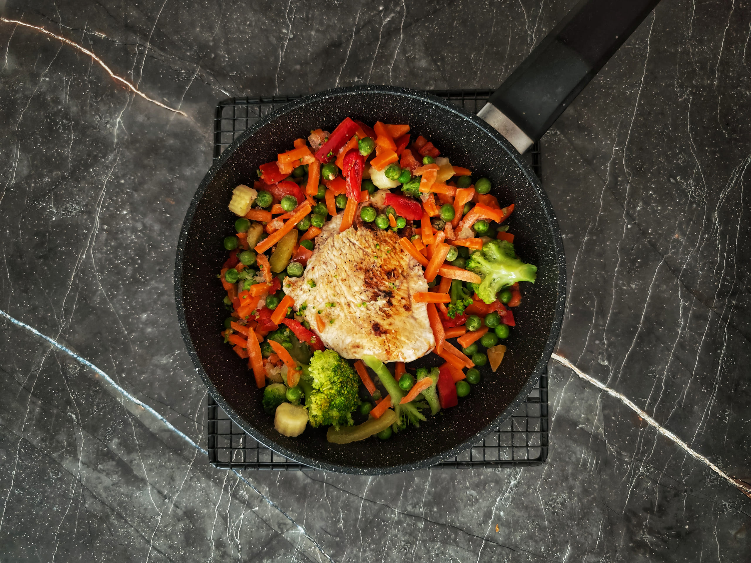 Шаг 5: Добавьте овощную смесь